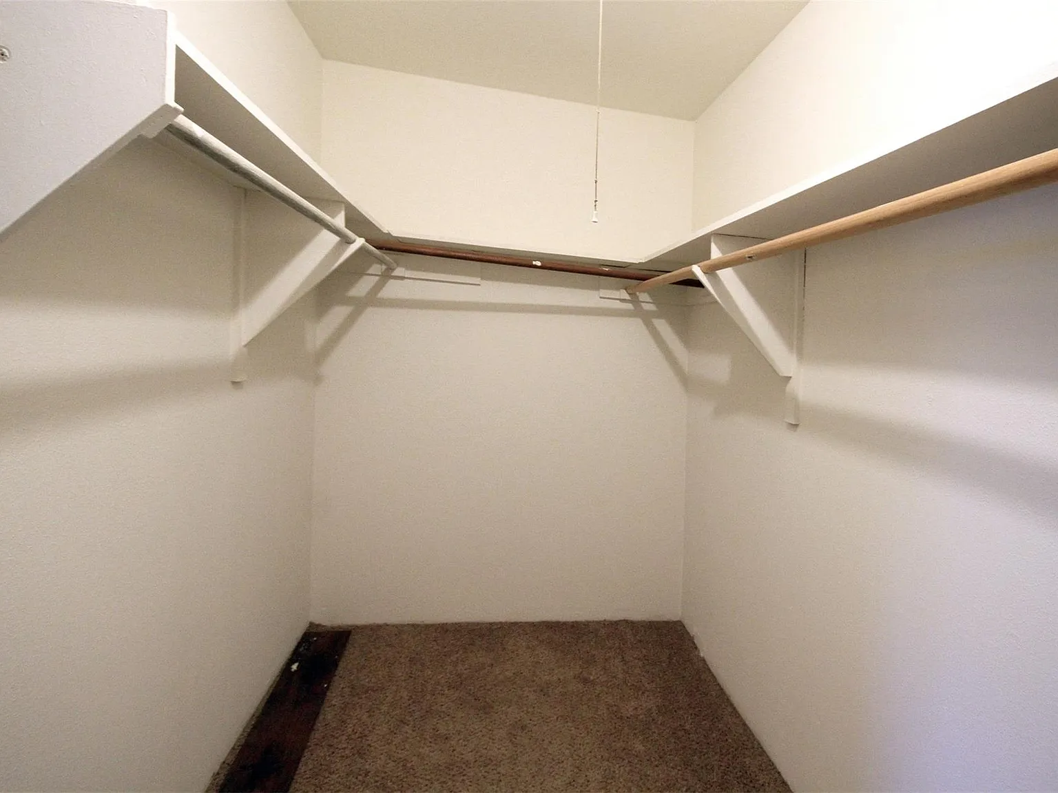 1 bed, 1.5 bath, 700 sqft, $1,195 — Photo 3