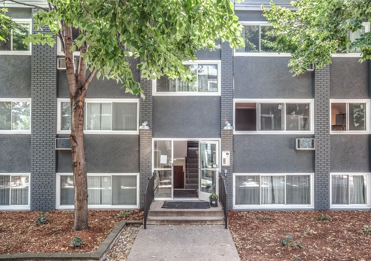 732 Polk St NE — Photo 1