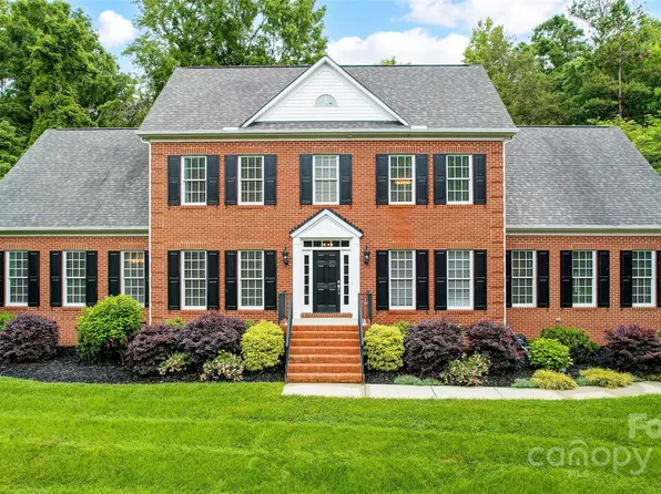 1045 Westlake Dr, Kannapolis, NC 28081