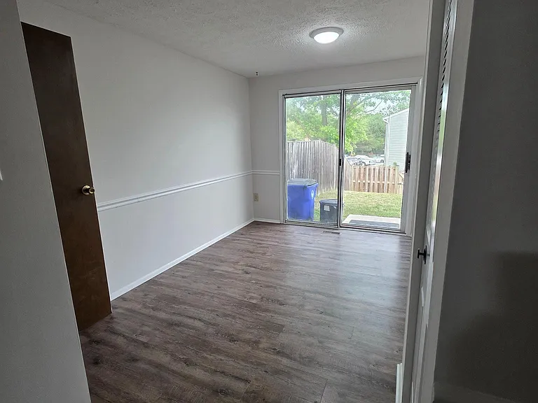 1758 Springfield Ln — Photo 6
