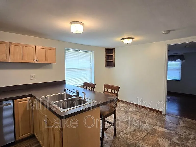 201 W York York Ave — Photo 5