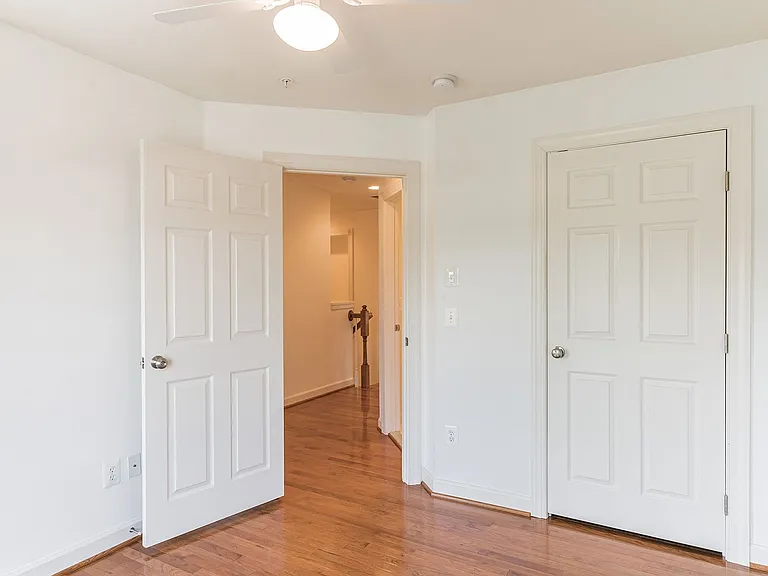 908 W Glebe Rd — Photo 27