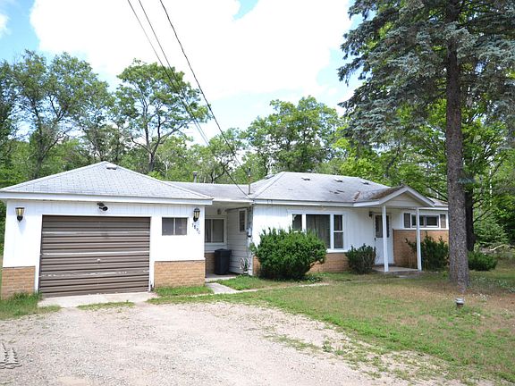 2nd image of 3890 Dorothy St