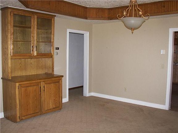 5th image of 1811 N Davis Ave
