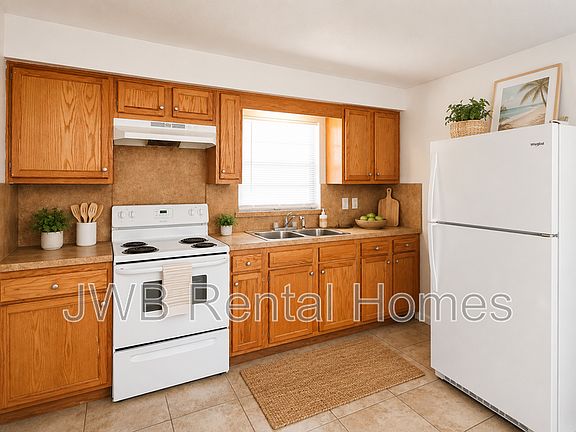 3rd image of 3038 Broadway Ave