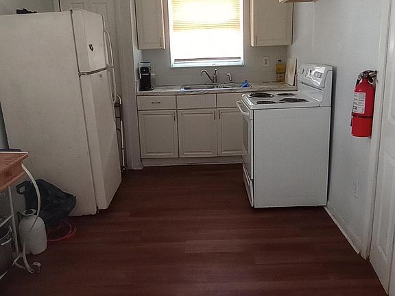 2nd image of 803 SE Tarpon Avenue SE