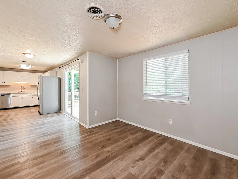 1860 Suwanee Ridge Ct — Photo 5