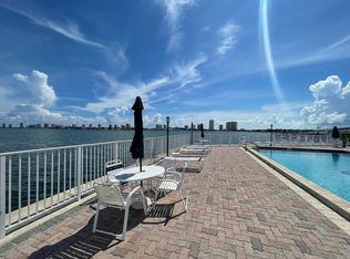 2936 Lakeshore Dr #306, West Palm Beach, FL 33407