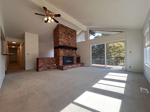 2nd image of 2420 Olive St