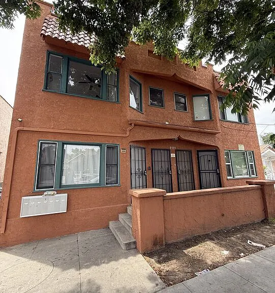 1111 Orizaba Ave #B — Photo 8