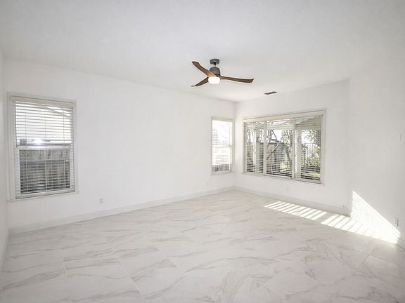 4th image of 2932 Cameron Dr