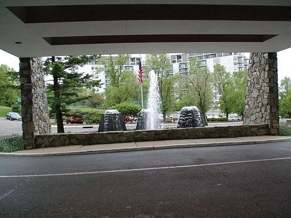 3rd image of 2 Claridge Dr #6DE-607