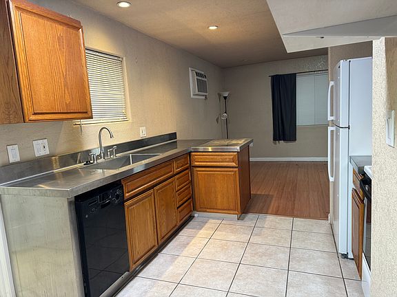 4th image of 2910 Norman Way