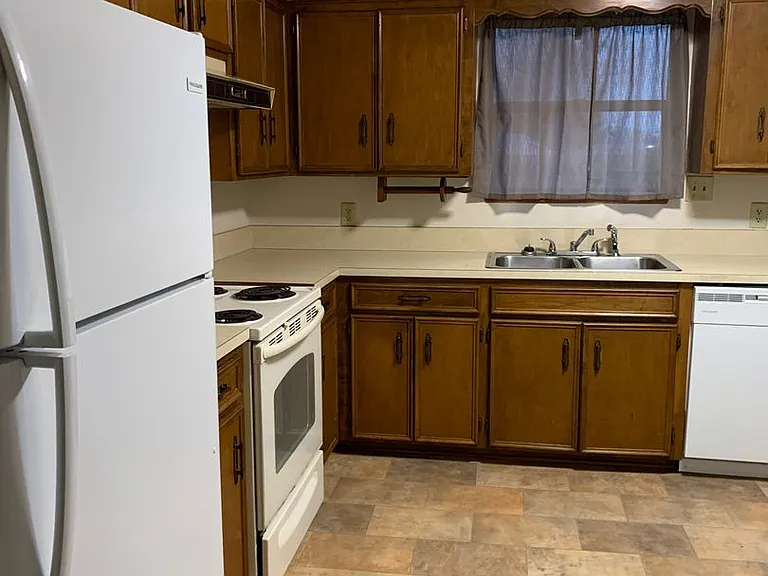 423-427 W Elk St — Photo 6