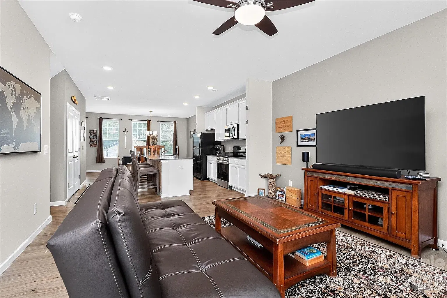 3 bed, 2012 sqft, $1,700 — Photo 4