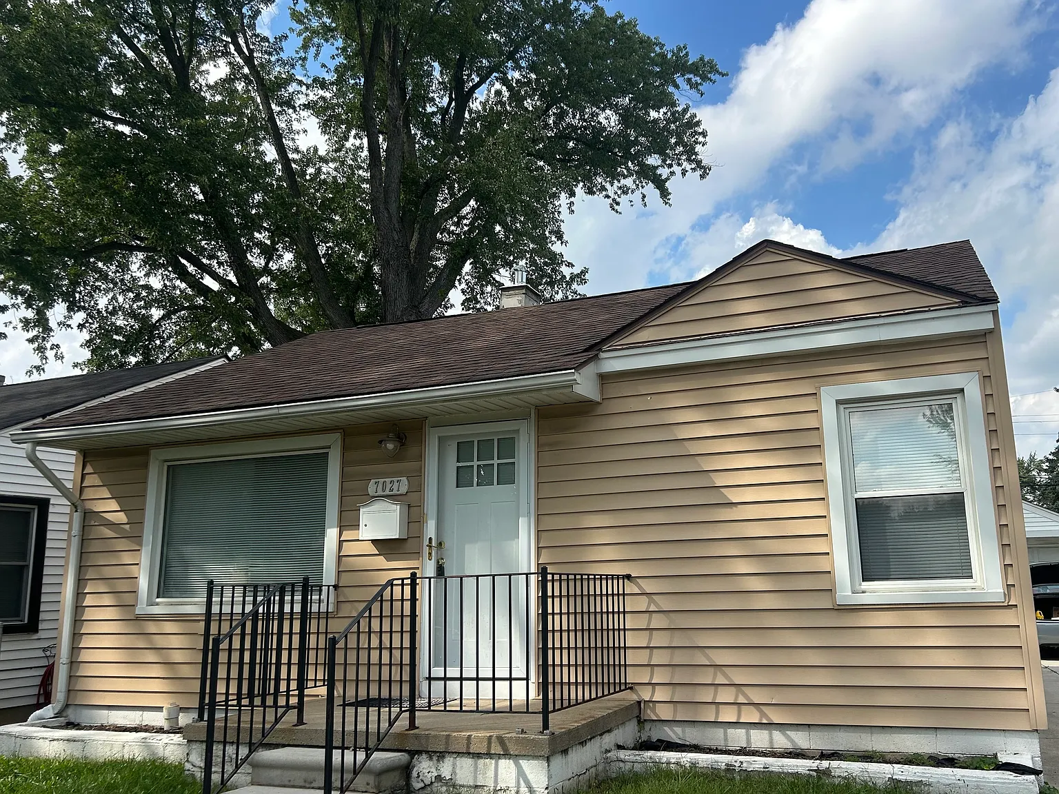 2 bed, 786 sqft, $1,300 — Photo 1