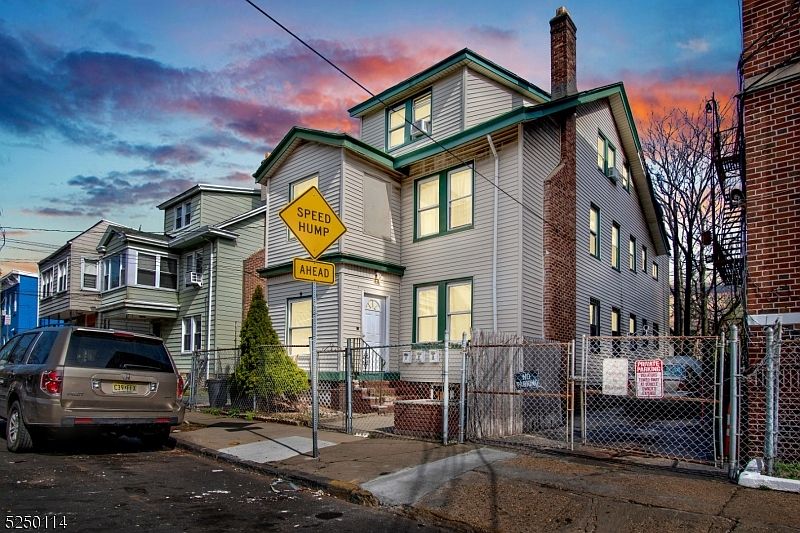 1st image of 9 Tillinghast St #3