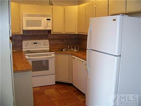 4th image of 1010 Green Pine Blvd APT G2