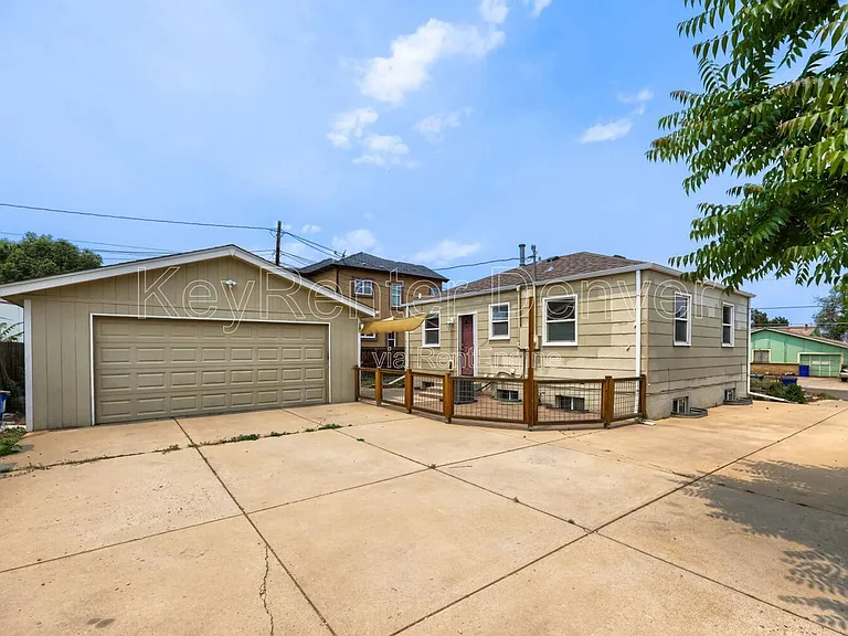 2226 W Baltic Pl — Photo 22