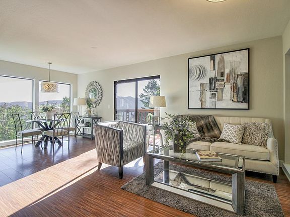 4th image of 18130 Bayview Dr