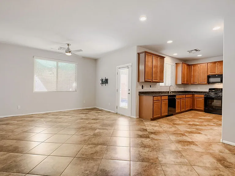 879 Cool Aquamarine St — Photo 4