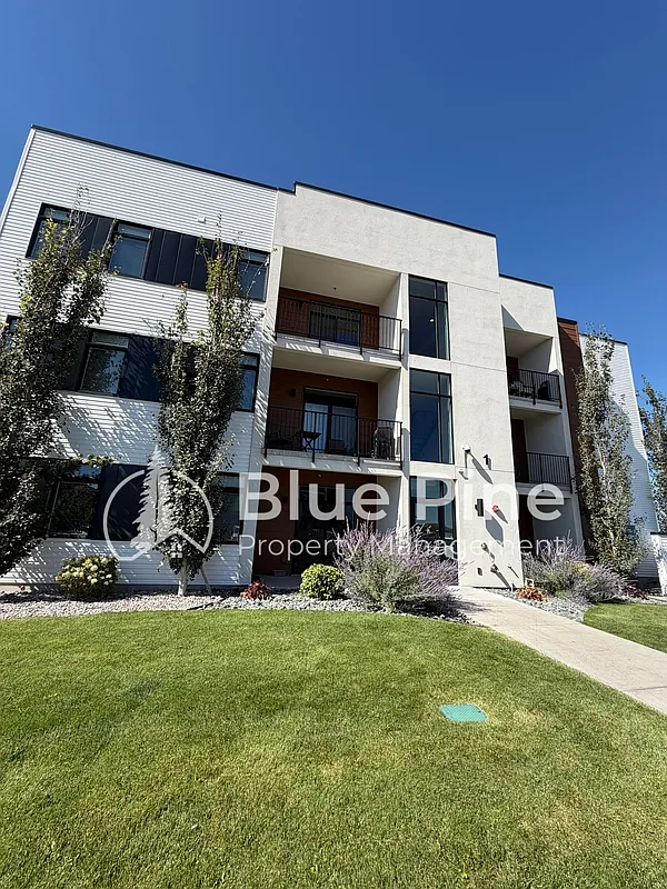 311 E Lorene St — Photo 2