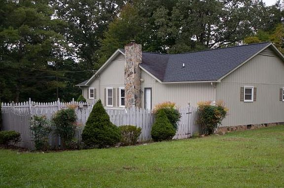 3rd image of 361 Center Dr