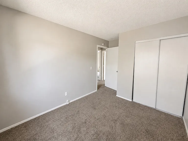 994 S Oakland Ct — Photo 21