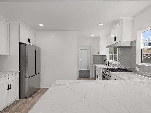 2nd image of 1842 S Redondo Blvd #1