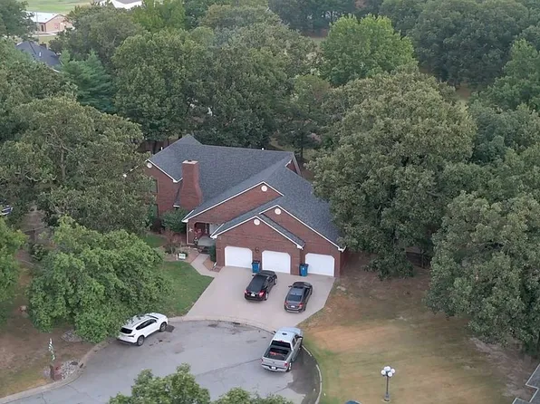 104 Bogey Cir, Carl Junction, MO 64834