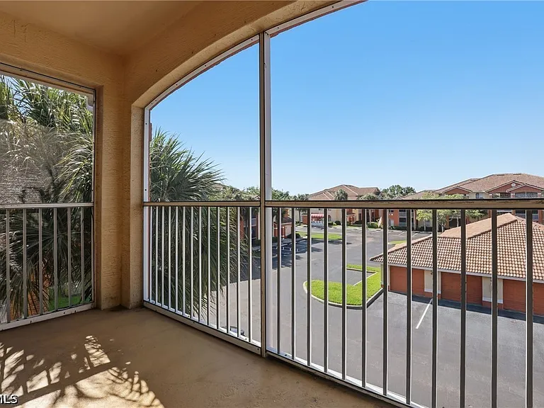 6321 Aragon Way #306 — Photo 24