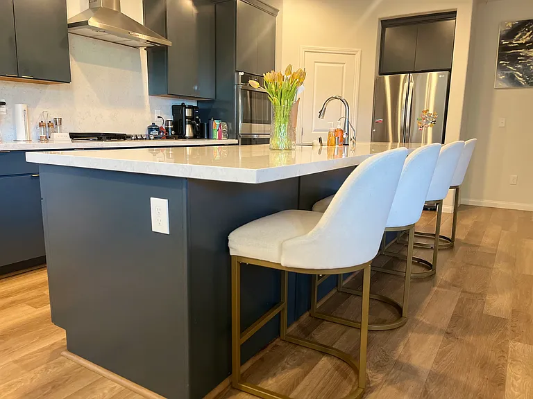 Breakfast Bar Island in the kitchen
