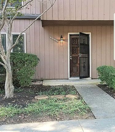 3rd image of 4046 Graham Oaks Cir