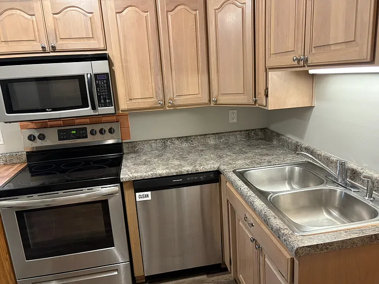 2617 Avalon Dr — Photo 5