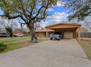419 Low Meadow Dr, Pleasanton, TX 78064