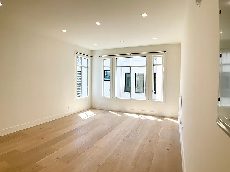 1601 Beach St #201 — Photo 2