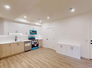 2202R 35th St SW, Calgary, AB T3E 2X6