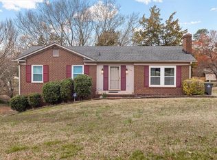 1160 Edenwood Dr, Winston Salem, NC 27103