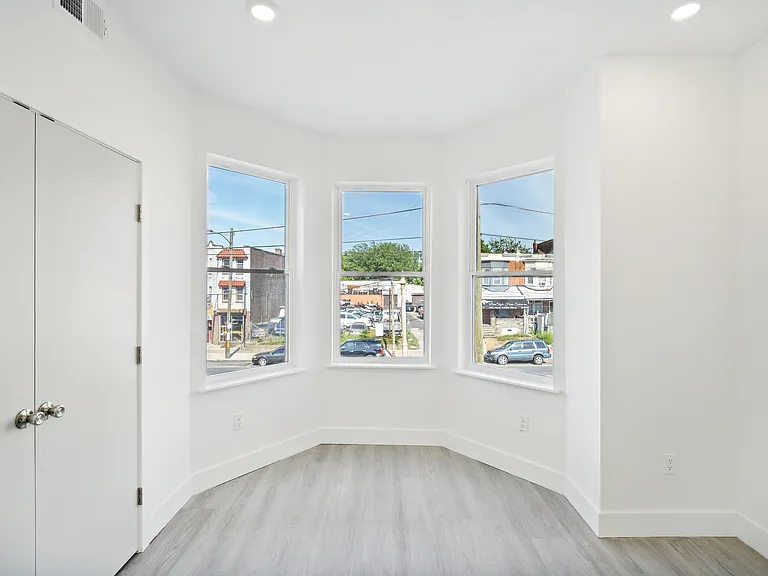513 N 63rd St #4 — Photo 13