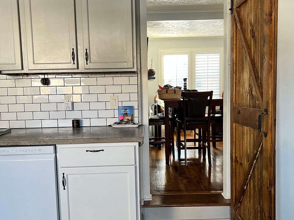 kitchen  7816 Hanover Street, Dallas, TX 75225 | MLS #20929614
