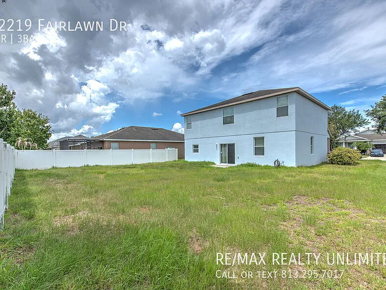 12219 Fairlawn Dr — Photo 39