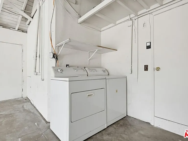 2919 Maxwell St — Photo 26