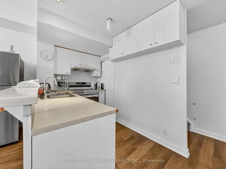 36 Lee Centre Dr #Townhouse 307 — Photo 12