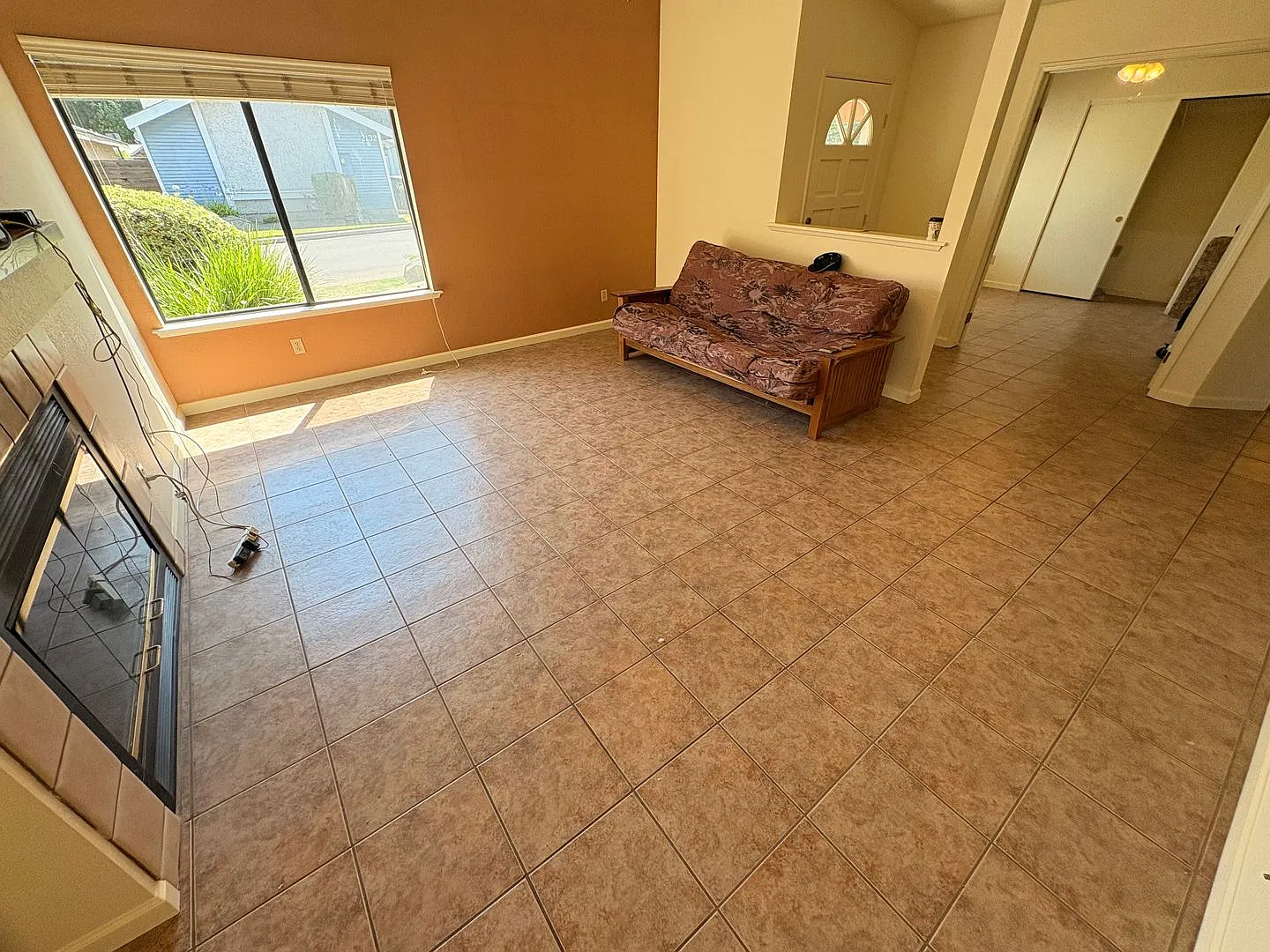 Cozy 3 bedroom, 2 bathroom home in Northeast Visalia — Photo 4