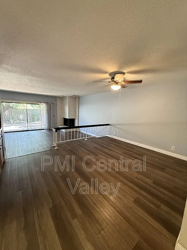 3 bed, 3.0 bath, 2499 sqft, $2,500 — Photo 3