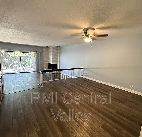 1725 Edgebrook Dr #C — Photo 3