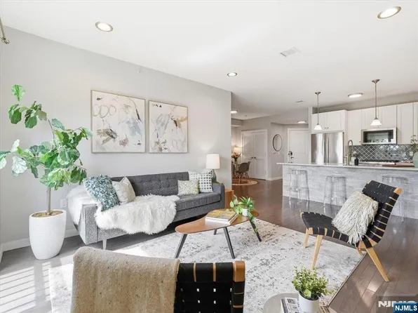 302 Palisade Ave #404, Jersey City, NJ 07307