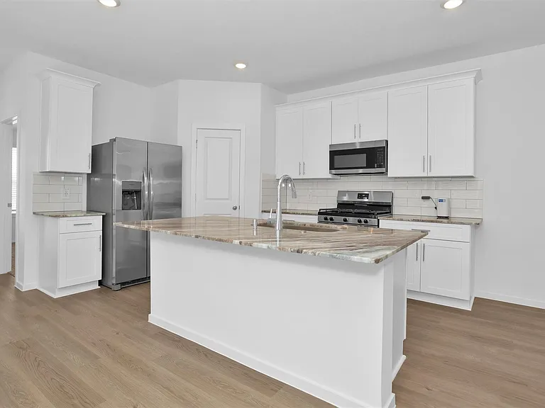 3518 Grassland Dr — Photo 8