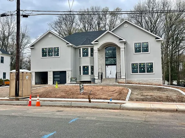 34 Homestead Rd, Edison, NJ 08820