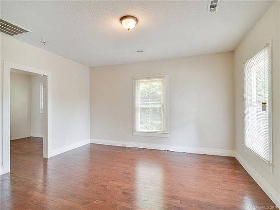 4th image of 607 N Pear St